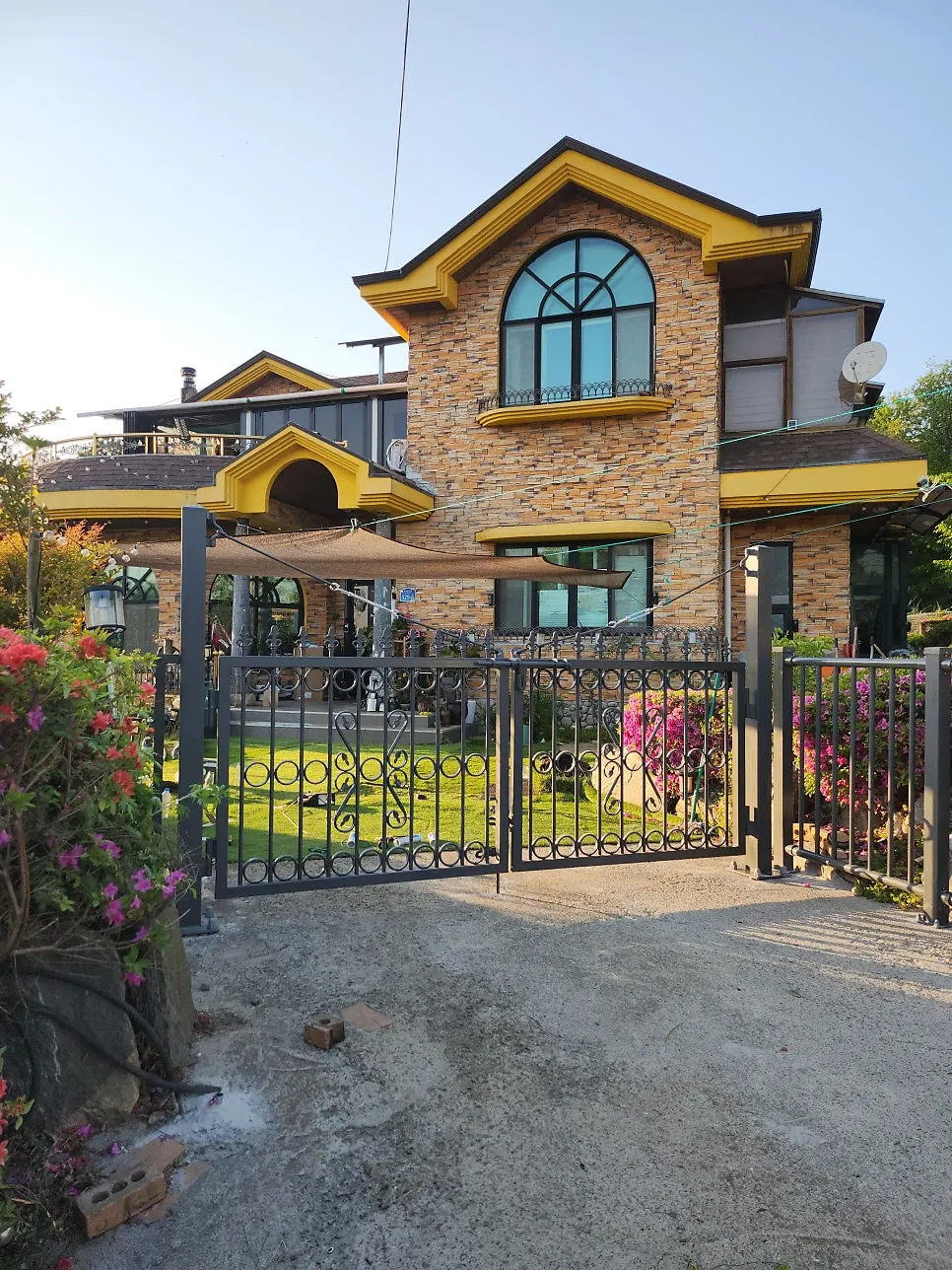 전원주택 대문 출입문 시공 비용 사이드 펜스도 함께 제작